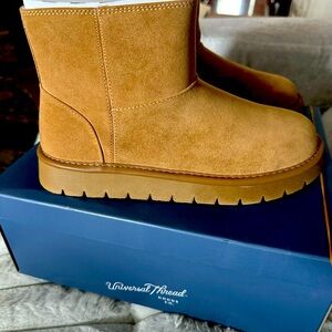 Universal Thread Tan Winter Boots Ankle Height